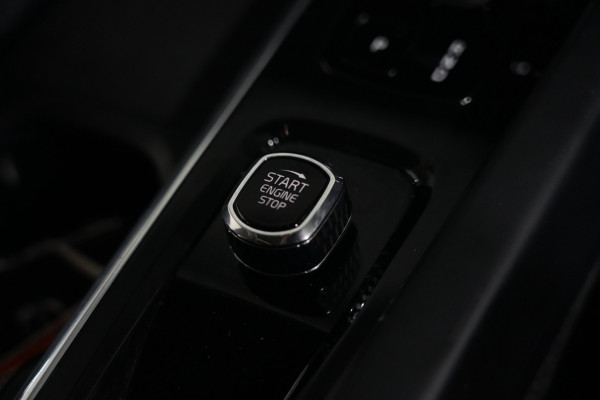 2023 Volvo XC60 UZ Ultimate B6 Dark SUV image 18