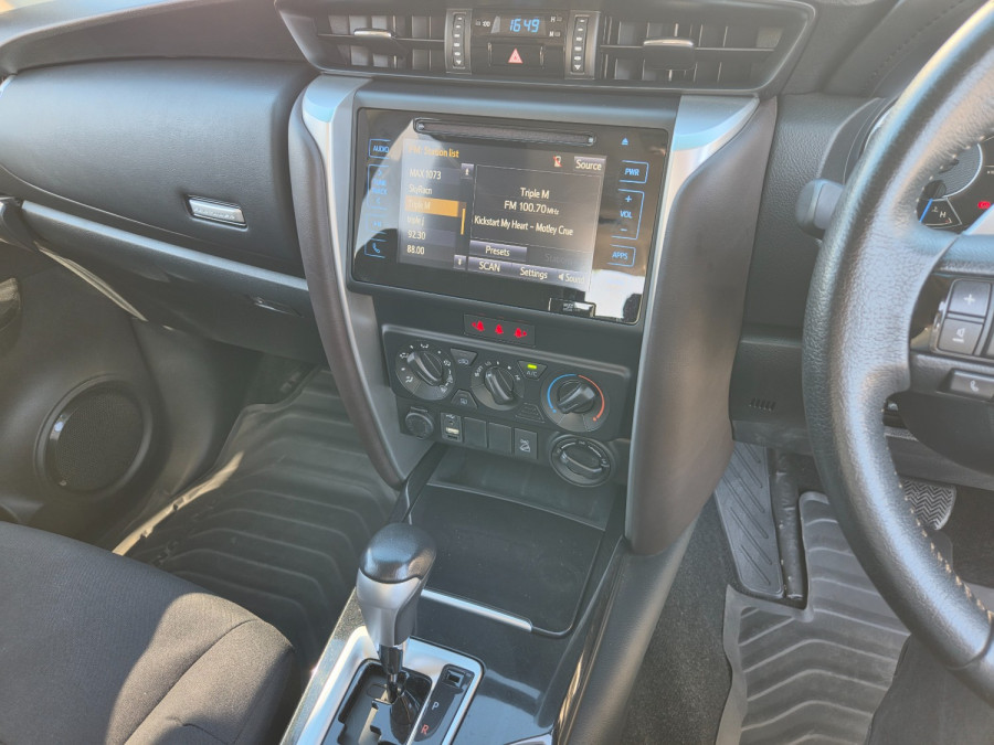 2017 Toyota Fortuner GUN156R GXL SUV Image 17