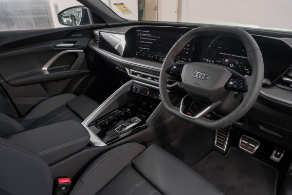 2026 Audi Q5 e-hybrid 270kW SUV image 7