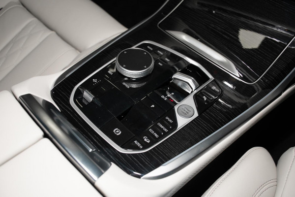 2026 BMW X7 G07 LCI xDrive40d M Sport SUV image 13