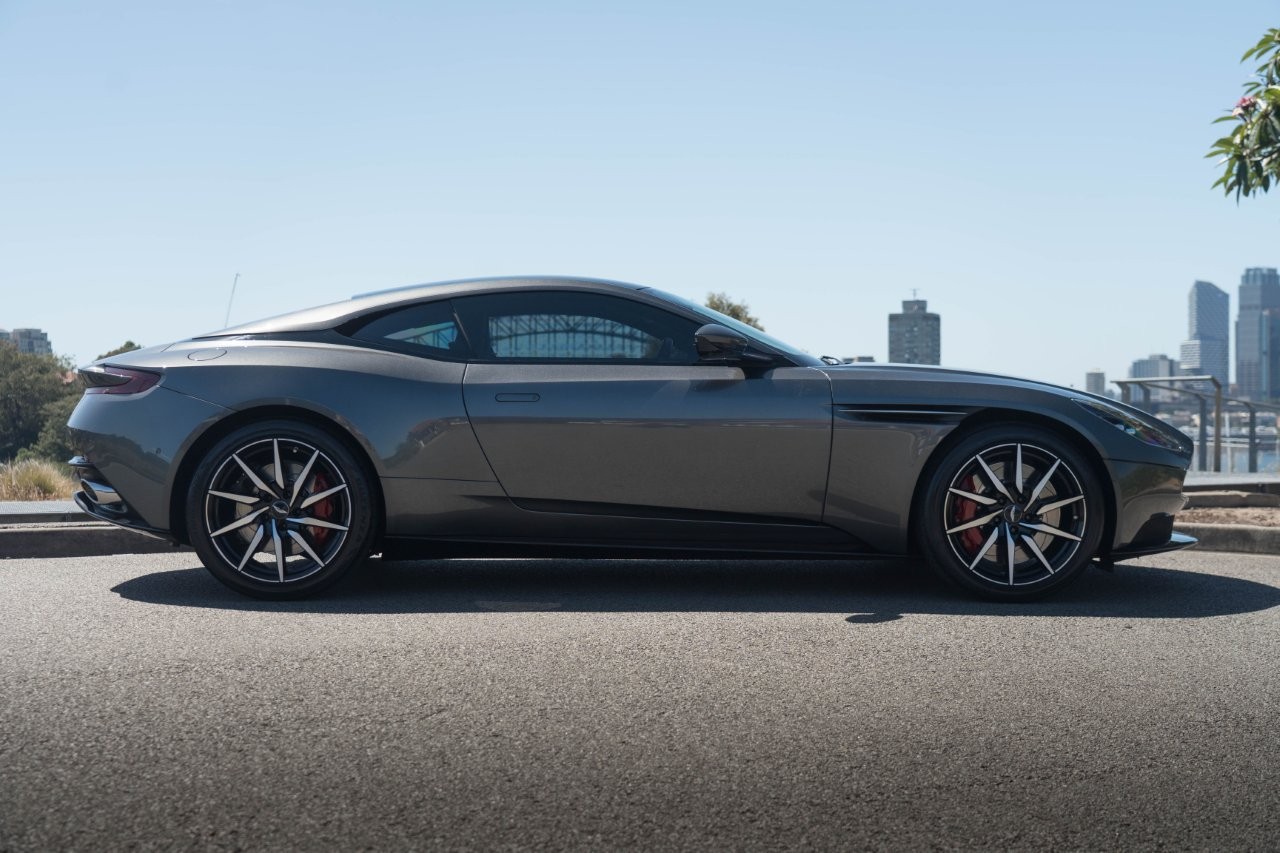 2018 Aston Martin DB11 Coupe Image 3