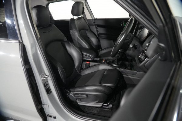 2021 MINI Countryman C Classic SUV image 16