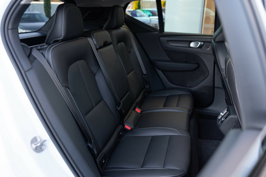 2025 MY26 Volvo XC40 XZ Ultra B4 Dark SUV Image 16
