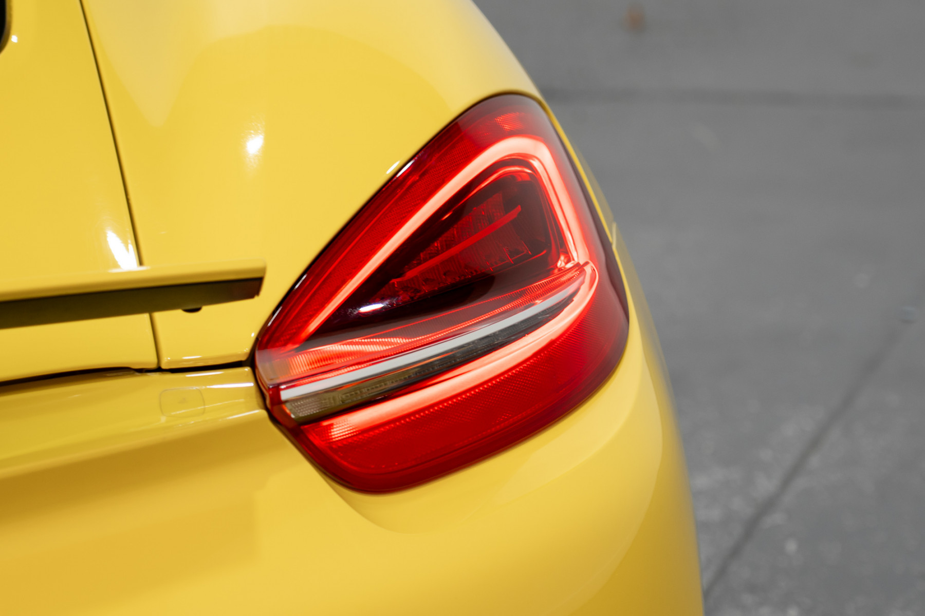 2015 Porsche Cayman Coupe Image 9