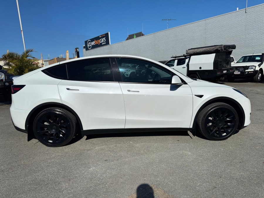 2023 Tesla Model Y  Rear-Wheel Drive SUV Image 7