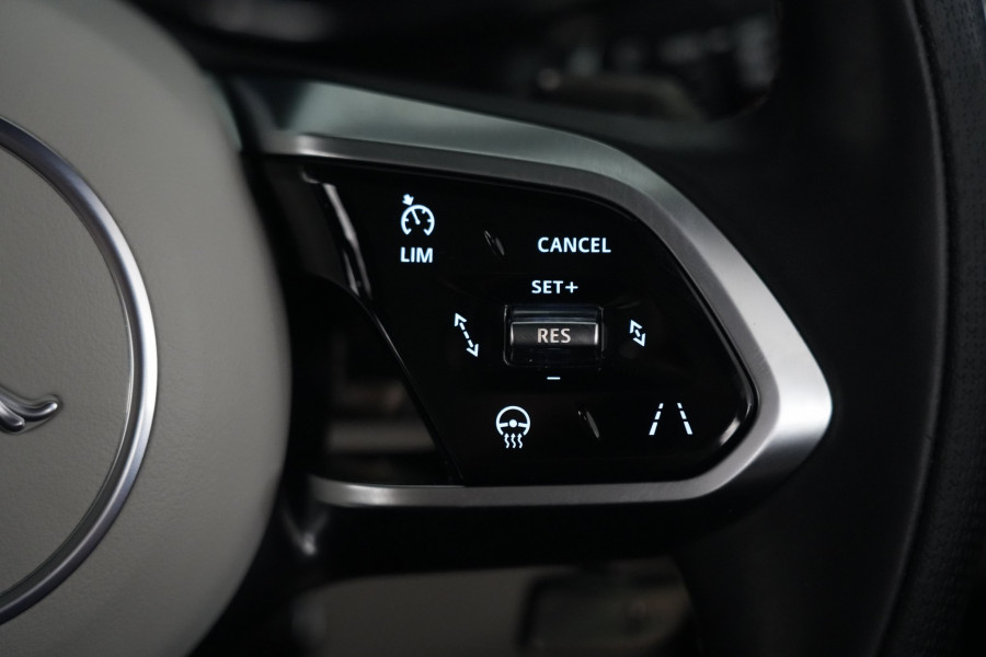 2024 Jaguar F-PACE SVR SUV Image 34
