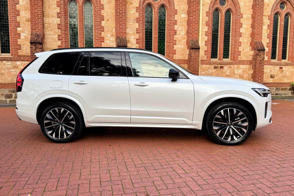2026 Volvo XC90 L Series Ultra B5 Dark SUV Image 2