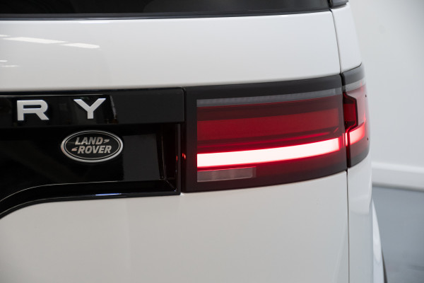 2023 Land Rover Discovery Series 5 D300 S SUV Image 11