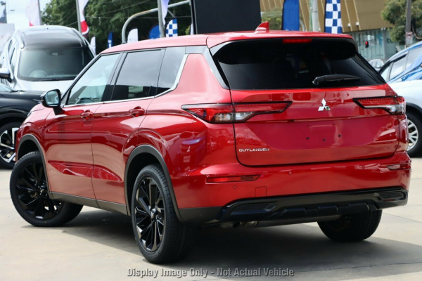 2024 Mitsubishi Outlander ZM Black Edition SUV Image 3
