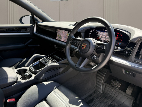 2024 Porsche Cayenne SUV image 12