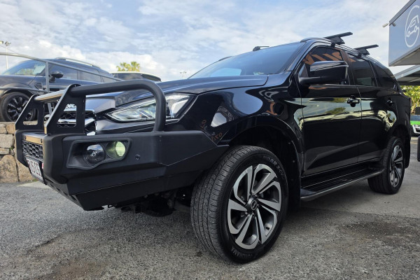 2021 Isuzu MU-X RJ LS-T SUV Image 3