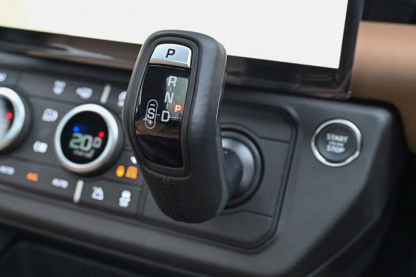 2025 MY26 Land Rover Defender L663 130 D350 X-Dynamic SE SUV image 18