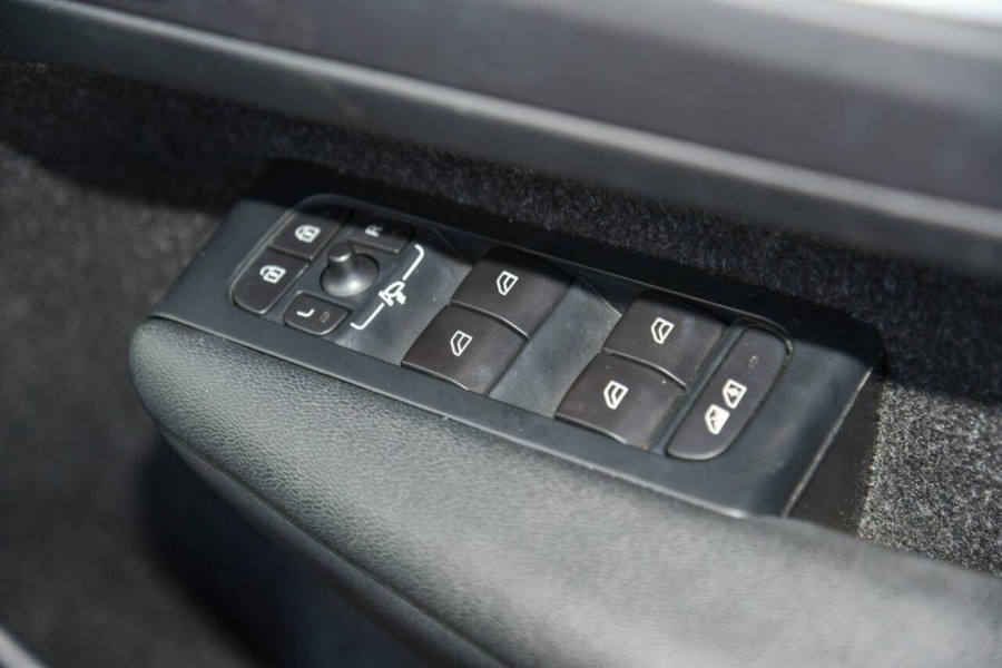 2018 Volvo XC40 XZ D4 Momentum Launch Edition SUV Image 7