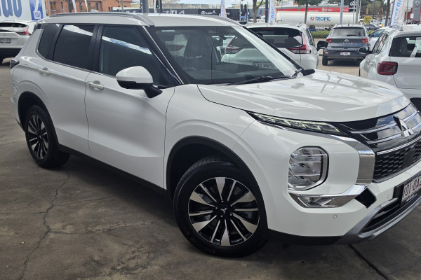 2025 Mitsubishi Outlander ZM LS SUV Image 1