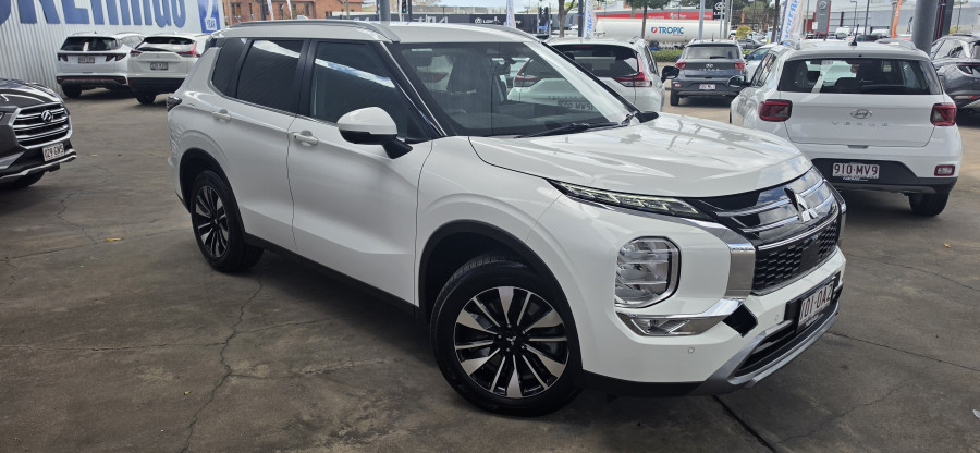 2025 Mitsubishi Outlander ZM LS SUV Image 1