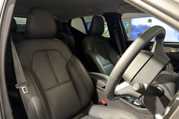 2024 Volvo XC40 XZ Ultimate B4 Bright SUV Image 13