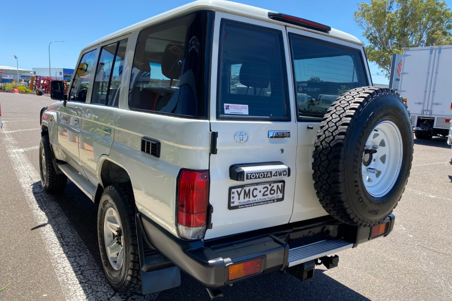 2017 Toyota LandCruiser VDJ76R WorkMate SUV Image 6