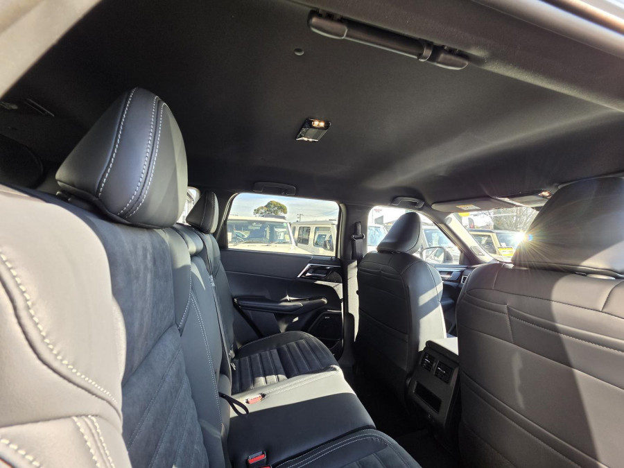 2026 Mitsubishi Outlander ZM Black Edition SUV Image 17