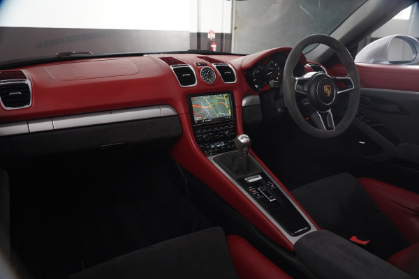 2016 Porsche Boxster Spyder Convertible Image 24