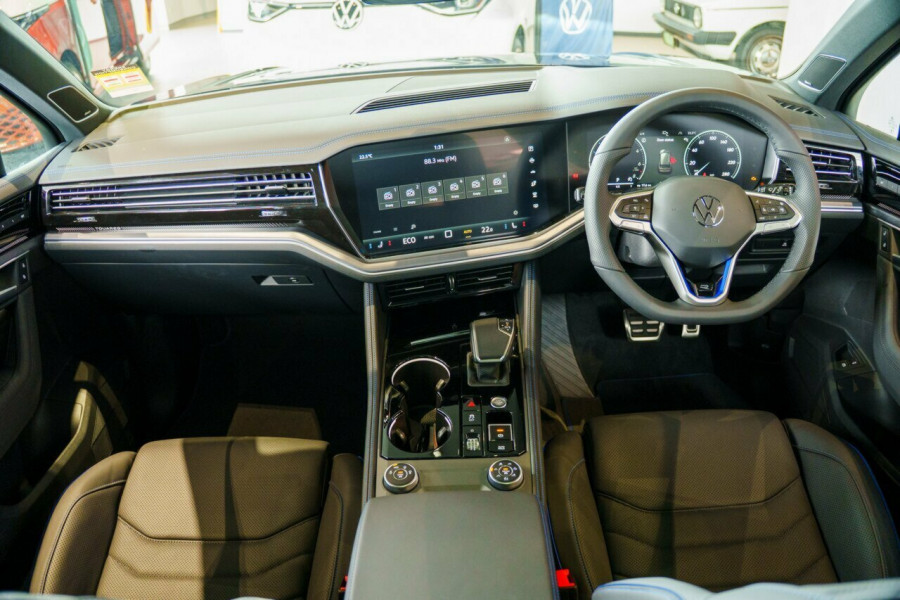 2025 Volkswagen Touareg RC R SUV Image 18