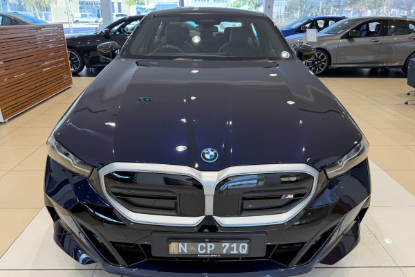 2023 BMW i5 Sedan G60  M60 xDrive Sedan Image 4
