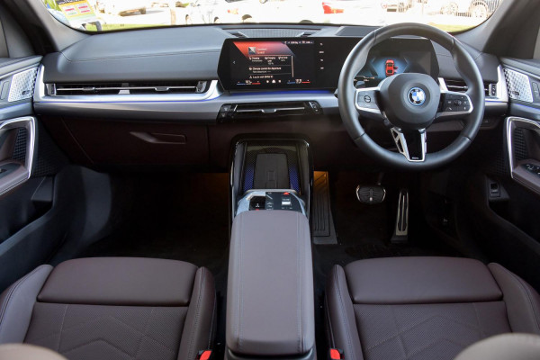 2024 BMW iX2 U10 eDrive20 M Sport SUV image 4