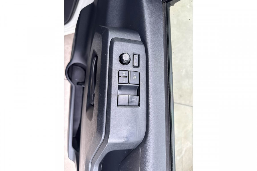 2021 Toyota HiAce GDH300R Van Image 16