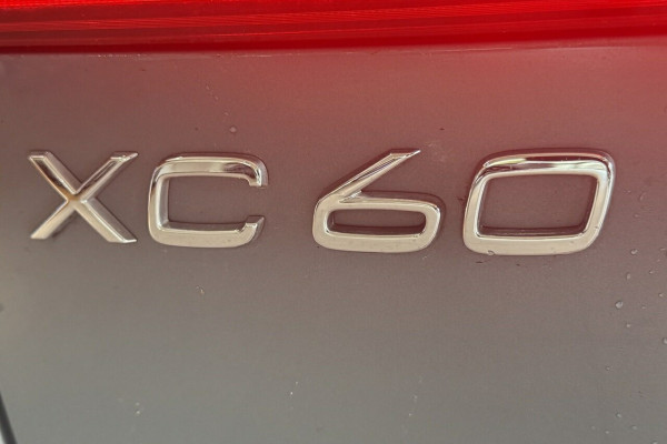 2022 Volvo XC60 UZ Recharge Plug-In Hybrid SUV Image 11