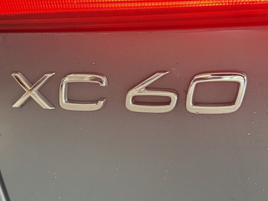 2022 Volvo XC60 UZ Recharge Plug-In Hybrid SUV Image 11