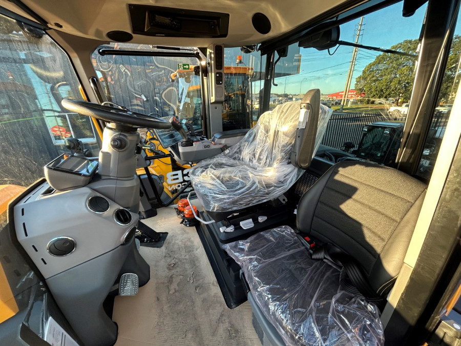 2026 JCB FASTRAC Other Image 10
