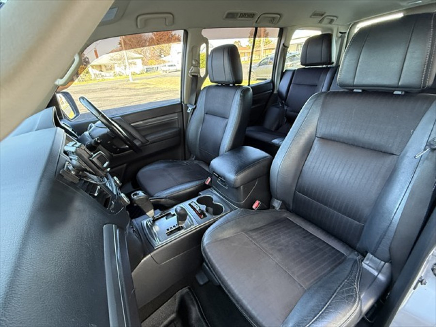 2013 MY14 Mitsubishi Pajero NW VR-X SUV Image 15