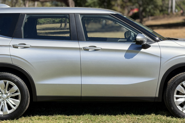 2026 Mitsubishi Outlander ZM ES SUV Image 7