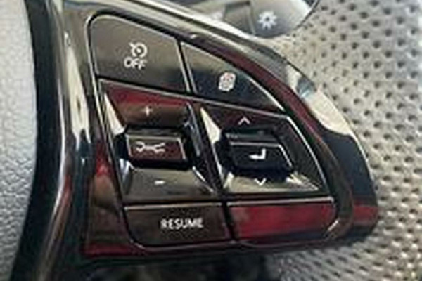2025 Mahindra XUV3X0  AX5L SUV Image 17