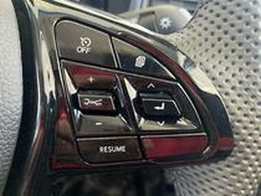 2025 Mahindra XUV3X0  AX5L SUV Image 17