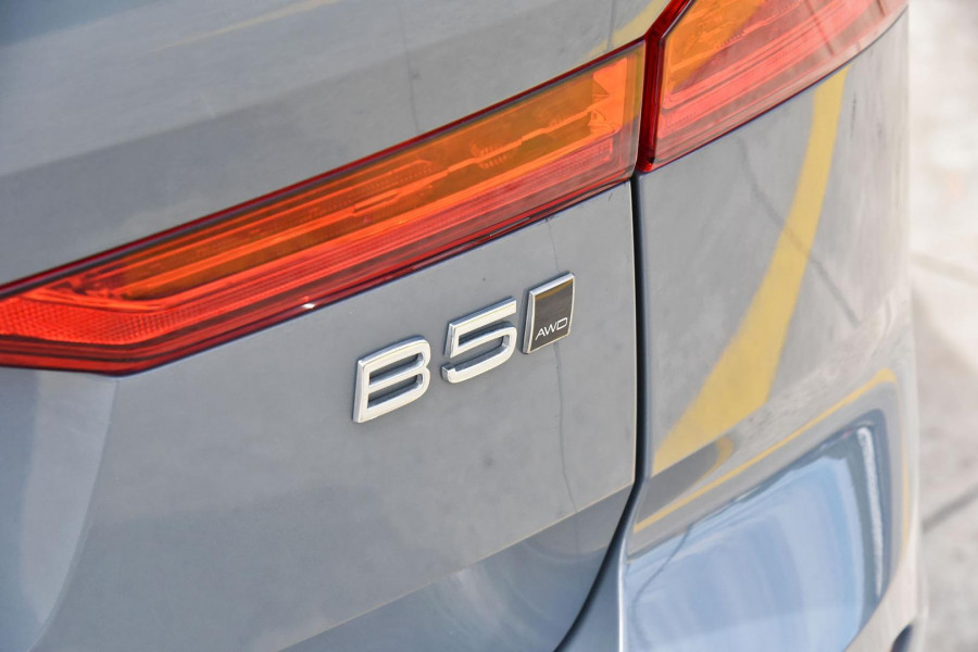 2023 Volvo XC60  Ultimate B5 Bright SUV Image 18
