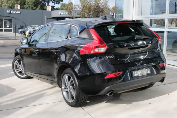 2015 MY16 Volvo V40 M Series T3 Kinetic Hatch Image 2