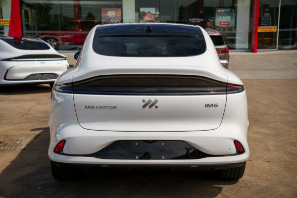 2025 MG IM6 S12L Premium SUV Image 3