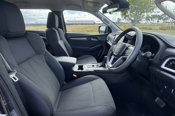 2026 Isuzu MU-X RJ LS-M SUV Image 9