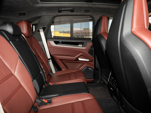 2024 MY25 Porsche Cayenne Turbo E-Hybrid SUV image 24