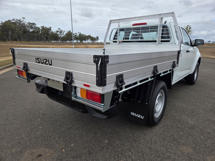 2026 Isuzu D-MAX RG SX Cab Chassis Image 3
