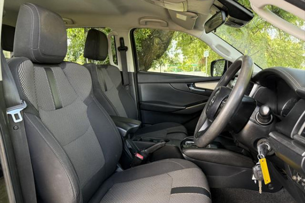2020 Mazda BT-50 XT Cab Chassis Image 6