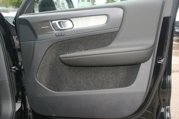 2026 Volvo EX40  Ultra Twin Motor Performance SUV Image 5
