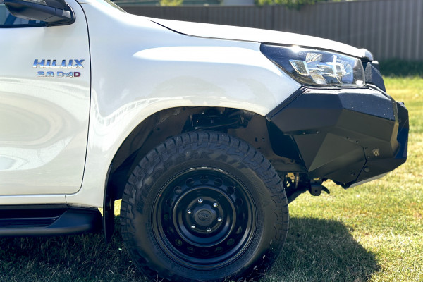 2021 Toyota HiLux Cab Chassis Image 5