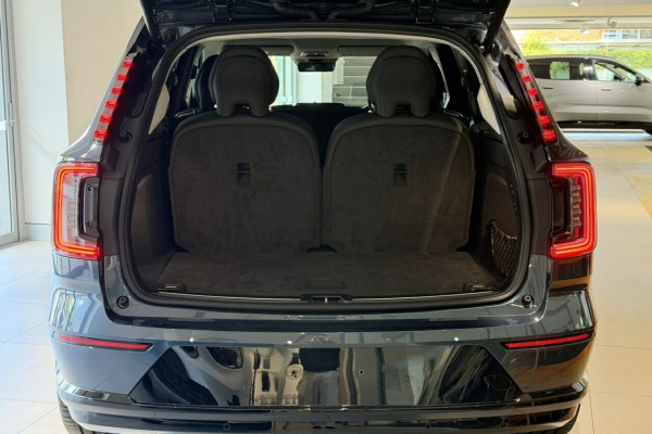 2026 Volvo EX90  Ultra Twin Motor Performance SUV Image 8