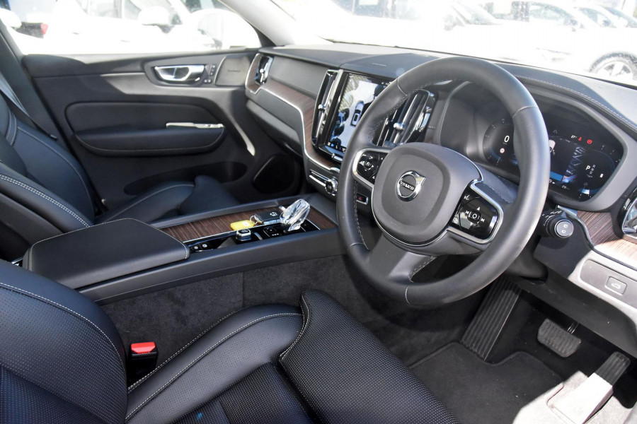 2023 Volvo XC60  Ultimate B5 Bright SUV Image 19