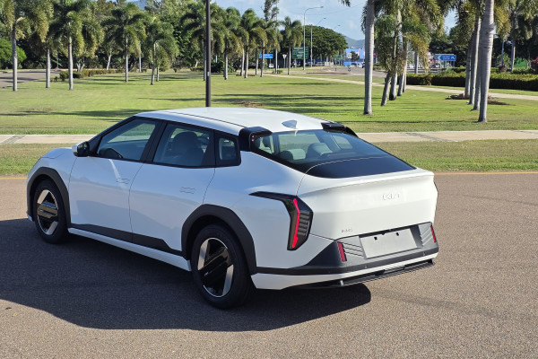 2026 Kia EV4  Air Standard Range Sedan Image 9