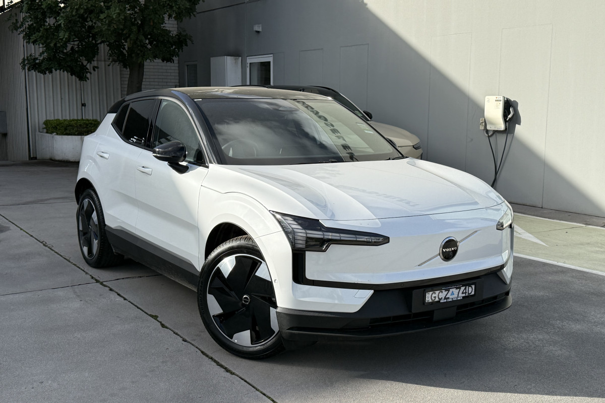 2026 Volvo EX30  Single Motor Extended Range Ultra SUV