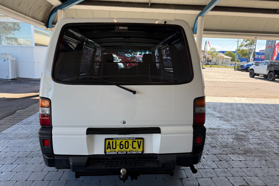 2008 Mitsubishi Express Van Image 7