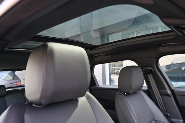 2026 MY26.5 Land Rover Range Rover Velar L560 P250 Dynamic SE SUV image 6