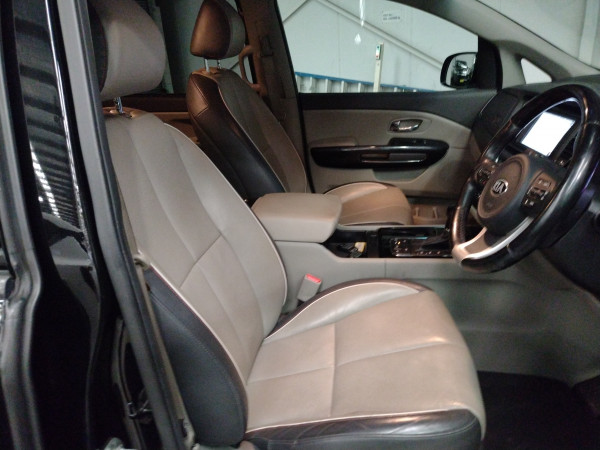 2015 MY16 Kia Carnival YP Platinum People Mover image 9